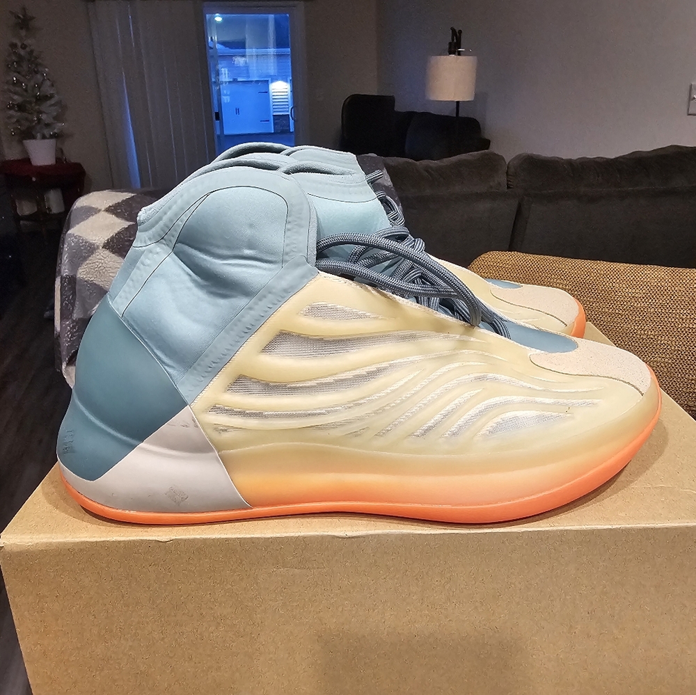 Yeezy Qntm Size 10.5